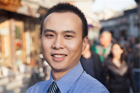 simsearch:6116-07085584,k - Portrait of young business man in Houhai, Beijing, China Foto de stock - Royalty Free Premium, Número: 6116-07086015