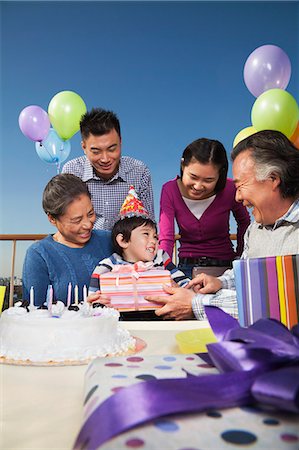 ethnic family balloons - Birthday party, multi-generation family Stock Photo - Premium Royalty-Free, Code: 6116-07086102