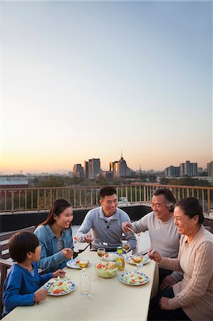 serving dinner - Family barbeque party Stock Photo - Premium Royalty-Free, Code: 6116-07086118