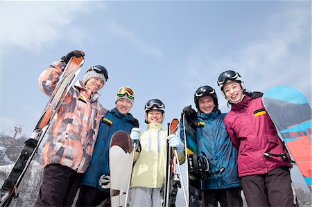 surf de nieve - Group of Snowboarders in Ski Resort, low angle view Foto de stock - Sin royalties Premium, Código: 6116-07086600