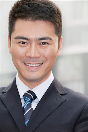 simsearch:6116-07235740,k - Young Businessman Smiling and Looking into Camera, Portrait Stockbilder - Premium RF Lizenzfrei, Bildnummer: 6116-07235435