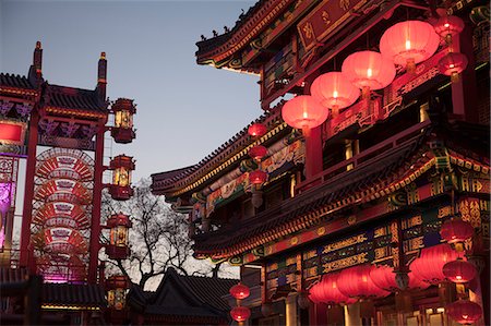 simsearch:6116-07236533,k - Traditional Chinese buildings illuminated at dusk in Beijing, China Foto de stock - Sin royalties Premium, Código: 6116-07235746