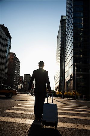 Rear view of young Businessman walking down the street with luggage Stockbilder - Premium RF Lizenzfrei, Bildnummer: 6116-07235785