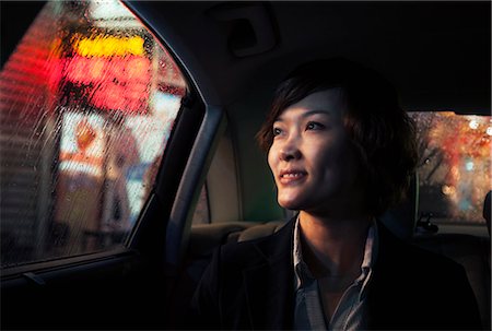 simsearch:6116-07235916,k - Contemplative Businesswoman looking out of car window through the rain at night in Beijing Photographie de stock - Premium Libres de Droits, Code: 6116-07235796