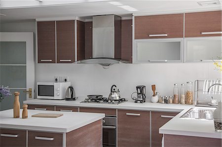 plan de travail (cuisine) - Large, open, modern kitchen. Photographie de stock - Premium Libres de Droits, Code: 6116-07235709