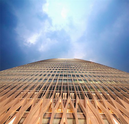 Office skyscraper, low angle, day time Photographie de stock - Premium Libres de Droits, Code: 6116-07236605
