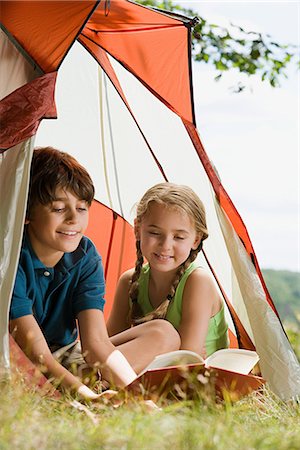 simsearch:6109-08581912,k - Boy and girl reading in a tent Foto de stock - Sin royalties Premium, Código: 6116-08945767