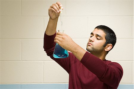 simsearch:400-04200146,k - Male student performing an experiment Stock Photo - Premium Royalty-Free, Code: 6116-08945809