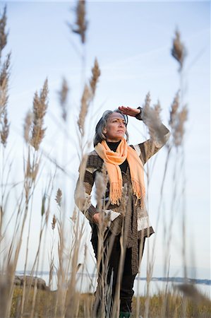 Mature woman looking into the distance Stock Photo - Premium Royalty-Free, Code: 6116-08915098