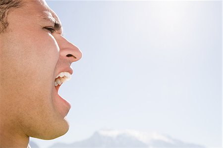 presurizado - Man shouting Foto de stock - Sin royalties Premium, Código: 6116-08915446