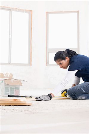 simsearch:6116-08915377,k - A female builder measuring a plank of wood Stock Photo - Premium Royalty-Free, Code: 6116-08915405