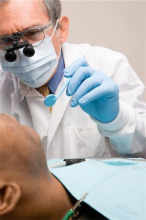 simsearch:6116-08915550,k - Man having teeth examined Foto de stock - Royalty Free Premium, Número: 6116-08915556