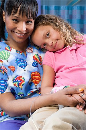 sick patients hugging - Nurse looking after girl Photographie de stock - Premium Libres de Droits, Code: 6116-08915773