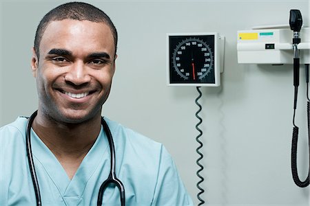 simsearch:6113-07808659,k - Doctor smiling Stock Photo - Premium Royalty-Free, Code: 6116-08915728