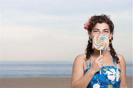 simsearch:6116-08915920,k - Woman on beach with lollipop Stock Photo - Premium Royalty-Free, Code: 6116-08915884