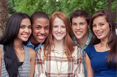 simsearch:6116-08916122,k - Teenage friends spending time together Stock Photo - Premium Royalty-Free, Code: 6116-08916076