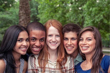 simsearch:6116-08916015,k - Teenage friends spending time together Stock Photo - Premium Royalty-Free, Code: 6116-08916078