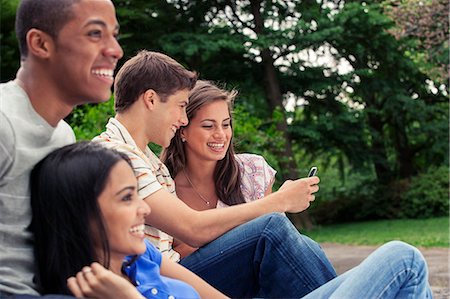 simsearch:6116-08916015,k - Teenage friends spending time together Stock Photo - Premium Royalty-Free, Code: 6116-08916087