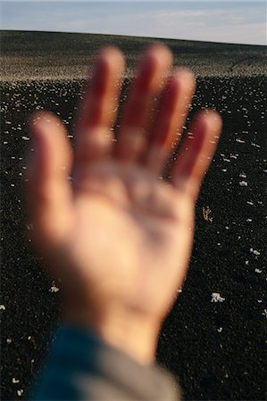 Solidified Lava Fields In The Craters Of The Moon National Monument And Preserve In The Snake River Plain In Central Idaho. A Person's Hand In The Foreground. Foto de stock - Sin royalties Premium, Código: 6118-07122108