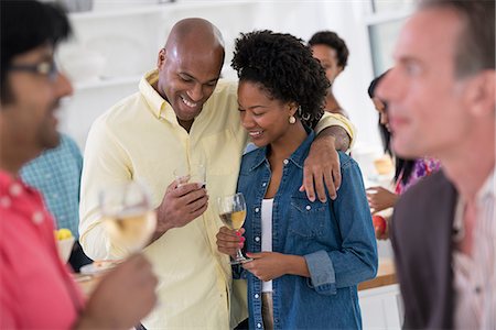 simsearch:6118-07351263,k - Networking Party Or Informal Event. A Man And Woman, With A Crowd Around Them. Foto de stock - Sin royalties Premium, Código: 6118-07122323