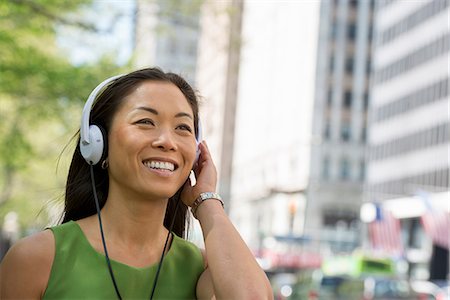 simsearch:6118-07122482,k - A Small Group Of People, A Businesswoman And Two Businessmen Outdoors In The City. Stock Photo - Premium Royalty-Free, Code: 6118-07122448