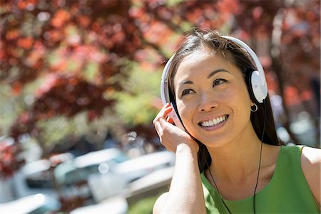 simsearch:6118-07122435,k - A Small Group Of People, A Businesswoman And Two Businessmen Outdoors In The City. Stock Photo - Premium Royalty-Free, Code: 6118-07122452