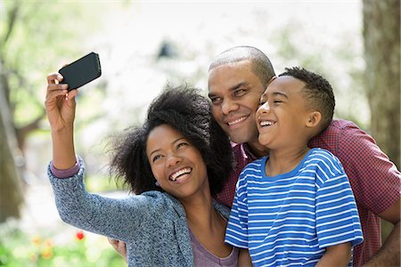 Two Adults And A Young Boy Taking Photographs With A Smart Phone. Stockbilder - Premium RF Lizenzfrei, Bildnummer: 6118-07122499