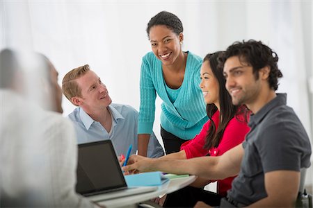 A Multi Ethnic Group Of People Around A Table, Men And Women. Teamwork. Meeting. Foto de stock - Sin royalties Premium, Código: 6118-07122597