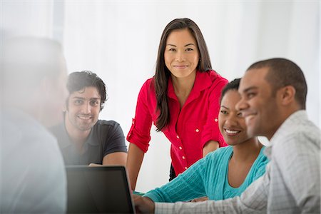 A Multi Ethnic Group Of People Around A Table, Men And Women. Teamwork. Meeting. Foto de stock - Sin royalties Premium, Código: 6118-07122598