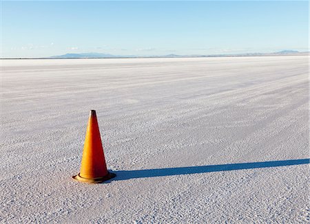 flat (surface) - A single traffic cone in the white landscape of the Bonneville Salt Flats, during Speed Week Stock Photo - Premium Royalty-Free, Code: 6118-07203191