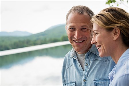 simsearch:6118-07353558,k - A mature couple standing by a lake shore. Photographie de stock - Premium Libres de Droits, Code: 6118-07203112