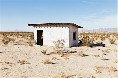 A small abandoned building in the Mojave desert landscape. Stock Photo - Premium Royalty-Free, Code: 6118-07203211