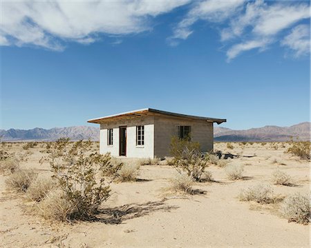 A small abandoned building in the Mojave desert landscape. Stock Photo - Premium Royalty-Free, Code: 6118-07203217