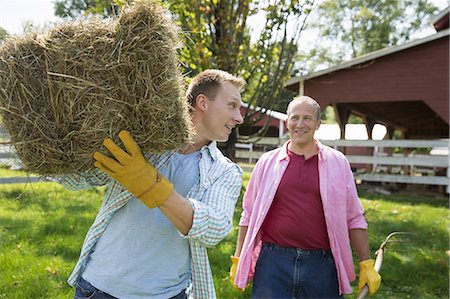 farmer - A family summer gathering at a farm. A shared meal, a homecoming. Stock Photo - Premium Royalty-Free, Code: 6118-07235044