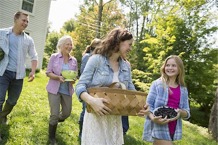 A family summer gathering at a farm. A shared meal, a homecoming. Stock Photo - Premium Royalty-Free, Code: 6118-07235032
