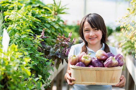 simsearch:6118-07353336,k - Summer on an organic farm. A girl holding a basket of fresh bell peppers. Foto de stock - Sin royalties Premium, Código: 6118-07351131