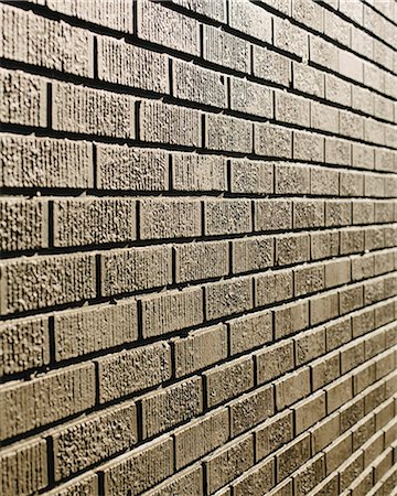 simsearch:6118-07351309,k - A brown brick wall in a city. Photographie de stock - Premium Libres de Droits, Code: 6118-07351301