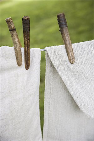 simsearch:6118-07351800,k - A washing line with household linens and washing hung out to dry in the fresh air. Foto de stock - Sin royalties Premium, Código: 6118-07352010