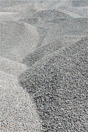 simsearch:6118-07354616,k - Gravel piles are used for road maintenance and construction purposes. Foto de stock - Sin royalties Premium, Código: 6118-07352245