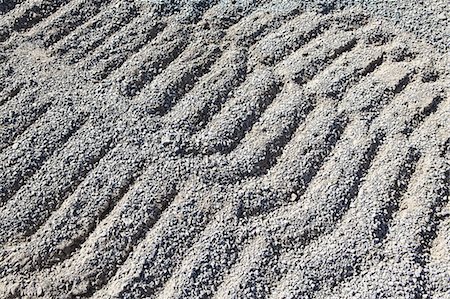 simsearch:614-08873556,k - Gravel piles are used for road maintenance and construction purposes. Foto de stock - Sin royalties Premium, Código: 6118-07352251