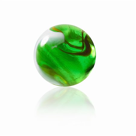 A green glass marble with an interior pattern. Photographie de stock - Premium Libres de Droits, Code: 6118-07352318