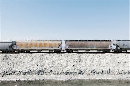 salt plains - A goods train in the desert on railway tracks. Freight carrier. Photographie de stock - Premium Libres de Droits, Code: 6118-07352497