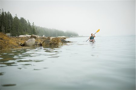 simsearch:6118-07352421,k - A man paddling a kayak on calm water in misty conditions. New York State, USA Foto de stock - Sin royalties Premium, Código: 6118-07352426