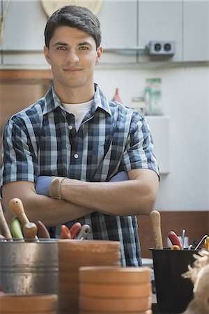 Organic Farm. A young man in a potting shed by work bench. Foto de stock - Royalty Free Premium, Número: 6118-07352437