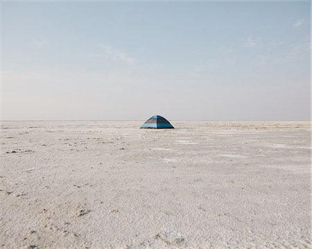 simsearch:878-07442481,k - A blue tent on Bonneville Salt Flats at dusk. Foto de stock - Sin royalties Premium, Código: 6118-07352505