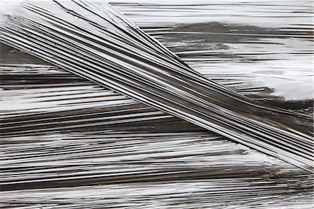 simsearch:6118-07351309,k - Detail of plastic packaging wrap, Fisherman's Terminal, Seattle Photographie de stock - Premium Libres de Droits, Code: 6118-07352680