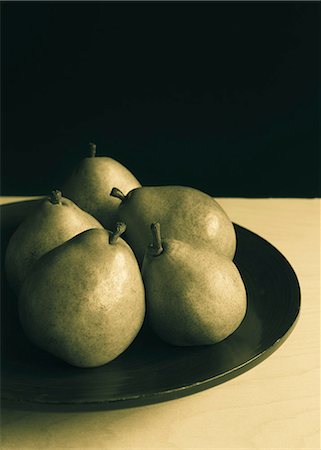 simsearch:6118-07353041,k - Bowl of green Anjou pears Photographie de stock - Premium Libres de Droits, Code: 6118-07353319