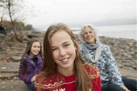 A day out at Ashokan lake. Three people, a woman and two girls. Stock Photo - Premium Royalty-Free, Code: 6118-07353566