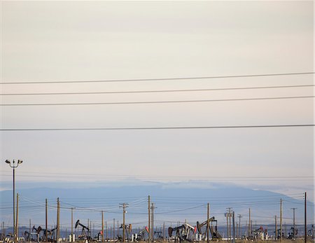 simsearch:6118-07440820,k - Oil rigs and power lines in the Midway-Sunset oil fields, the largest in California Stock Photo - Premium Royalty-Free, Code: 6118-07353507