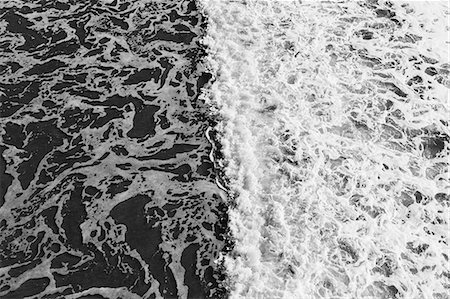 flowing water - View from above on the waters, waves and incoming surf, near Big Sur on the California coast. Photographie de stock - Premium Libres de Droits, Code: 6118-07353521